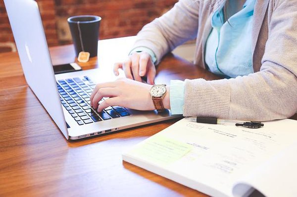Comment élaborer sa plaquette de présentation d'entreprise en bâtiment en 6 points?