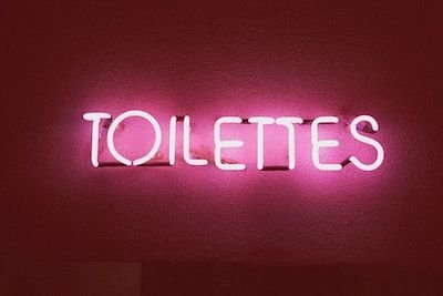 Comment utiliser les messages pour garder les toilettes de son entreprise propre ?