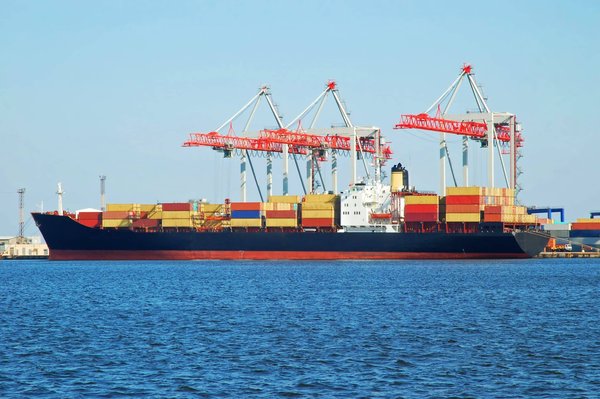 Le processus d'expédition des marchandises auprès d'une agence maritime